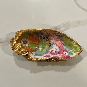 Decorative oyster shell